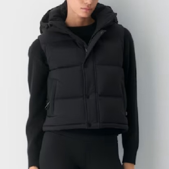 Aritzia Jackets & Blazers - Aritzia Super Puff Shorty Vest in black LG